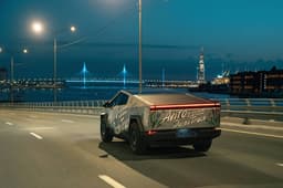 К российской системе «ЭРА-ГЛОНАСС» впервые подключили Tesla Cybertruck